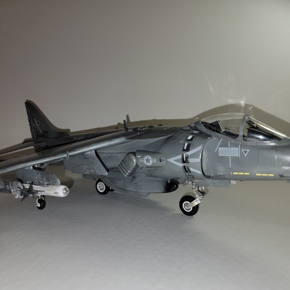 Model Airplane Harrier 2 - Picture 1 of 4